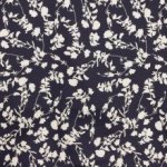 Blauwe stevige katoen stretch met witte silhouetten van bloemen