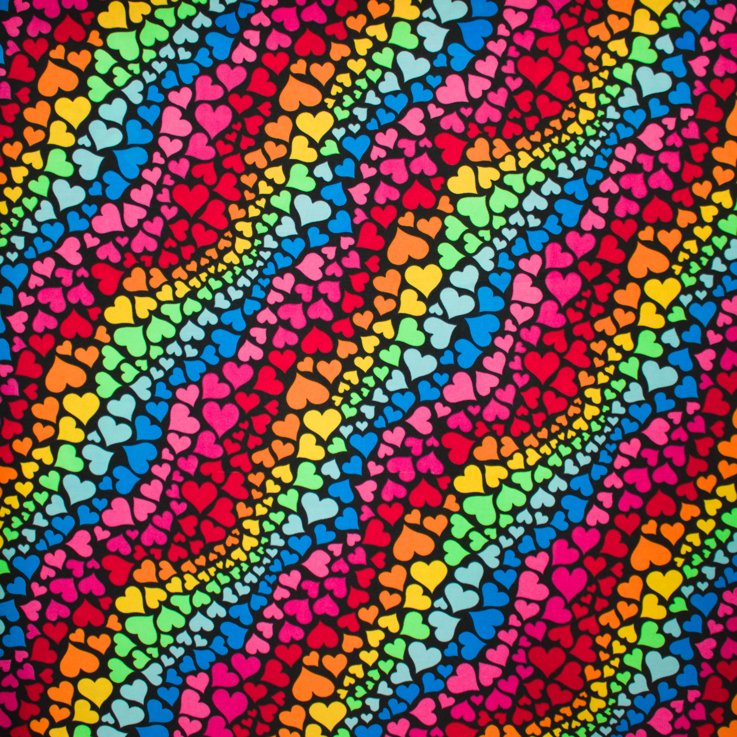 Polyester met hartjes in regenboogkleuren