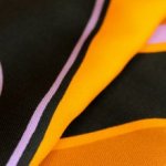 Viscose bruin met kettingen