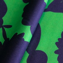 Viscose groen met blauwe bloemen