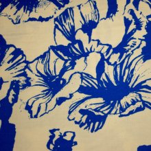 Rayon beige met blauwe bloemen