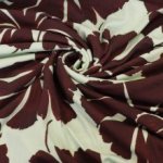 Tricot wit met bordeaux bloemen - Burda