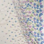 Tule geborduurd met paarse bloemen - Lorré