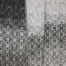 Jacquard tricot paneel in zwart wit degradé bloemen