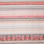 Gewoven stof met strepen uit de collectie van La Maison Victor