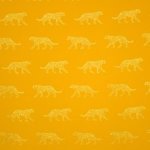 Polyester crêpe okergeel met gouden tijgerprint