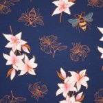 Blauwe french terry met bloemen en bijen motief van 'Hamburger Liebe'