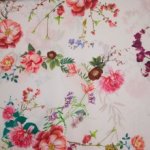 Witte polyester met bloemen motief