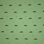 Organische tricot groen met abstracte zwarte diertjes van 'Froy en Dind'