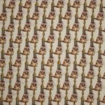 Beige polyester met wasbeer motief