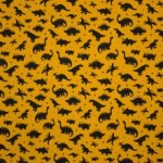 Okerkleurige tricot met zwarte dino's