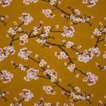 Mosterdkleurige modal tricot met bloesems