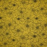 Mosterdkleurige rekbare katoen met zwarte bloemen van Penelope