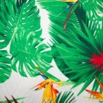 Satijn met tropisch bladmotief van Stitched by you