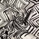 Wit gesatineerde viscose gestreept van Milliblu's