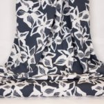 Grijze modal tricot met witte bloemen