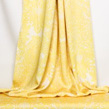 Gesatineerde viscose met fel geel krullend bloemen patroon