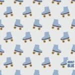 Ecru French Terry met lichtblauwe rolschaatsen van "About Blue Fabrics"