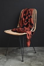 Terra cotta kleurige viscose met onregelmatige bollen van Mind The Maker.