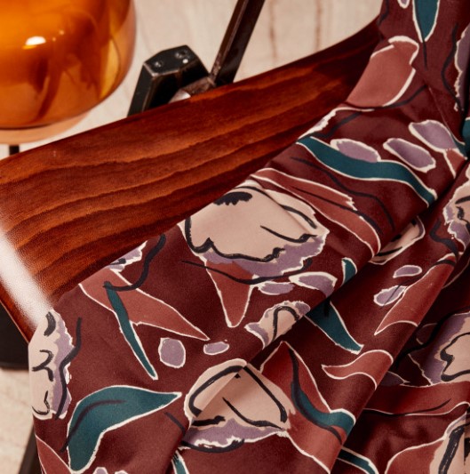 Viscose ecovero bordeaux met bloemen  - Atelier Brunette -