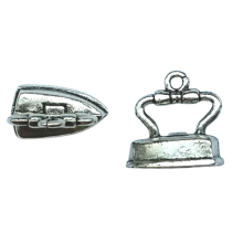 Metalen bedeltje - antiek strijkijzer - 15 mm