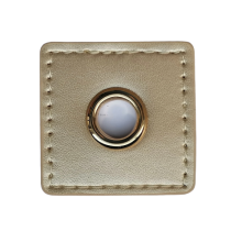 Nestelogen (goud 11 mm) op goud imitatieleder vierkant (40 mm)