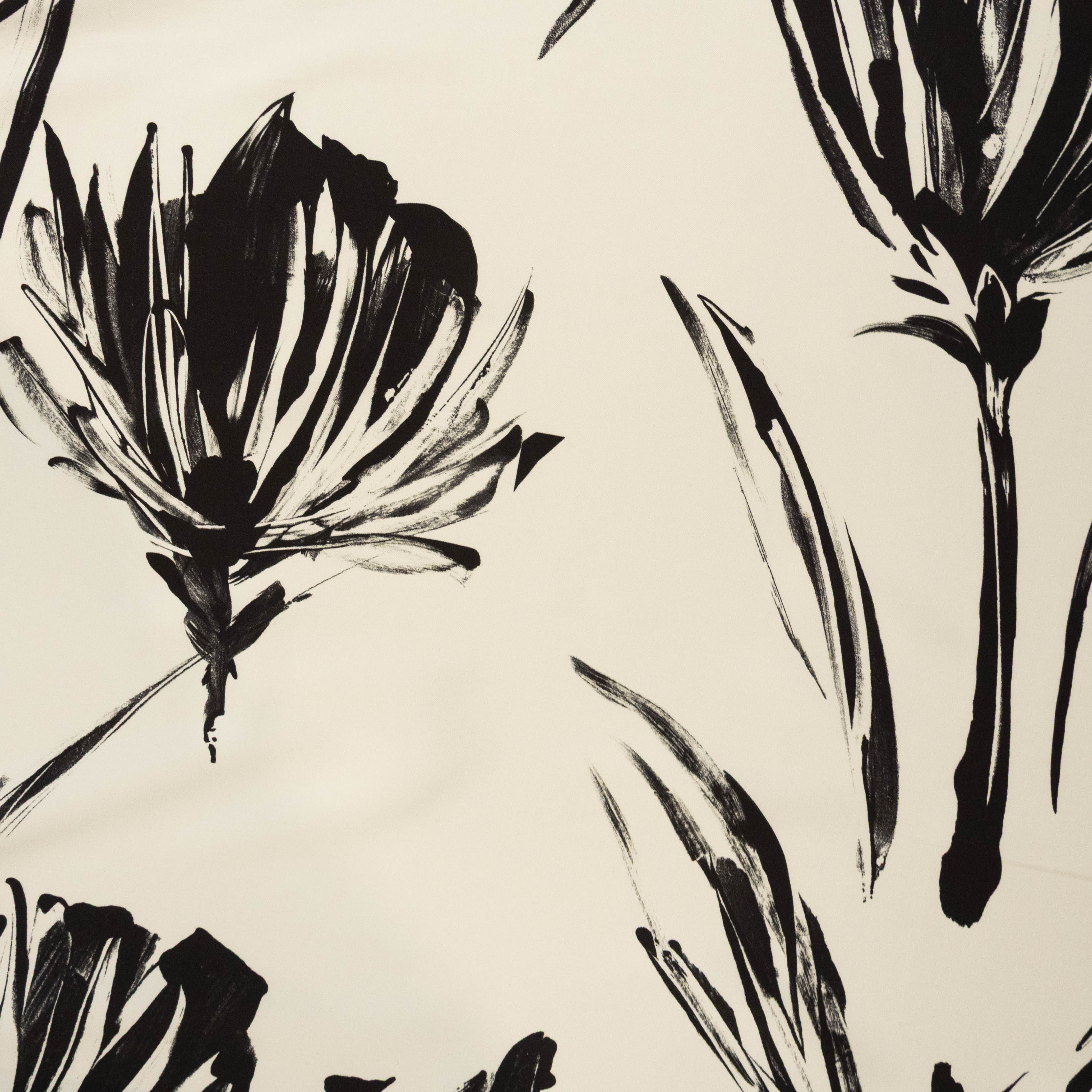 Polyester gebroken wit met zwarte inkt bloemenprint - Lorré