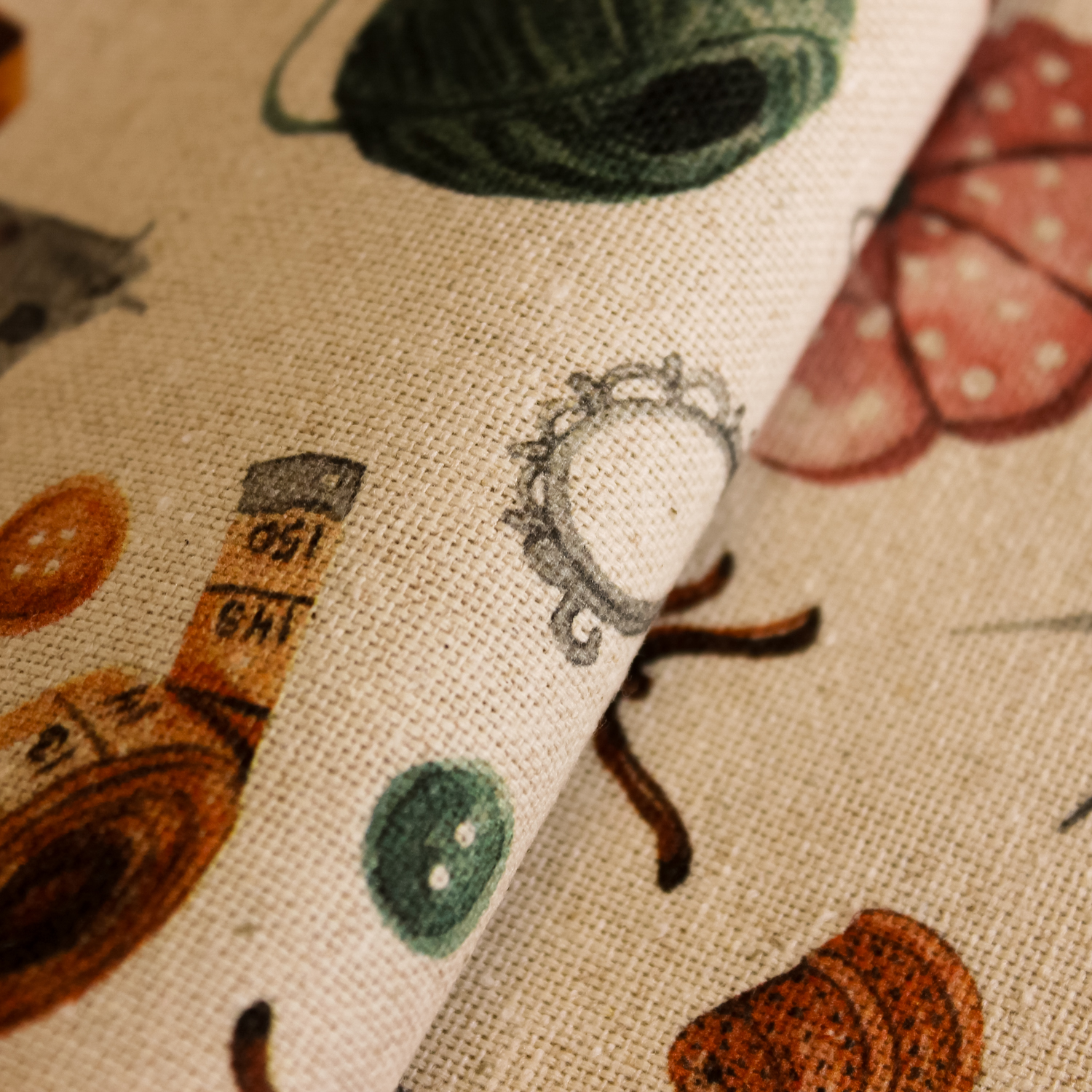Canvas beige met naaispullen