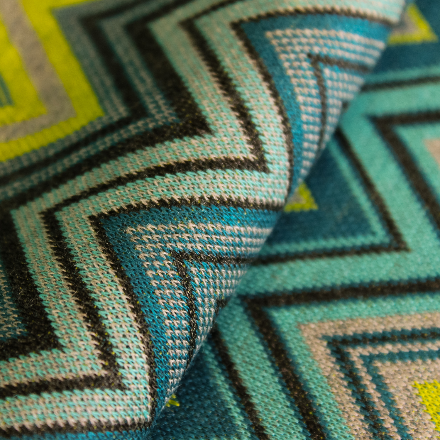 Polyester viscose tricot zigzag groen