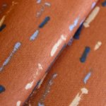 Sweater bruin met gekleurde streepjes - Poppy