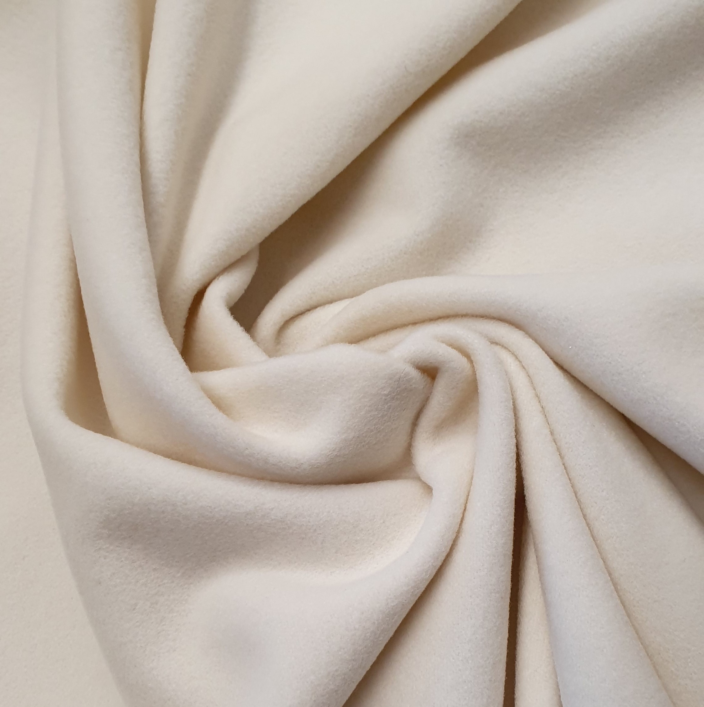 Wol cashmere mantelstof in ecru (wolwit)