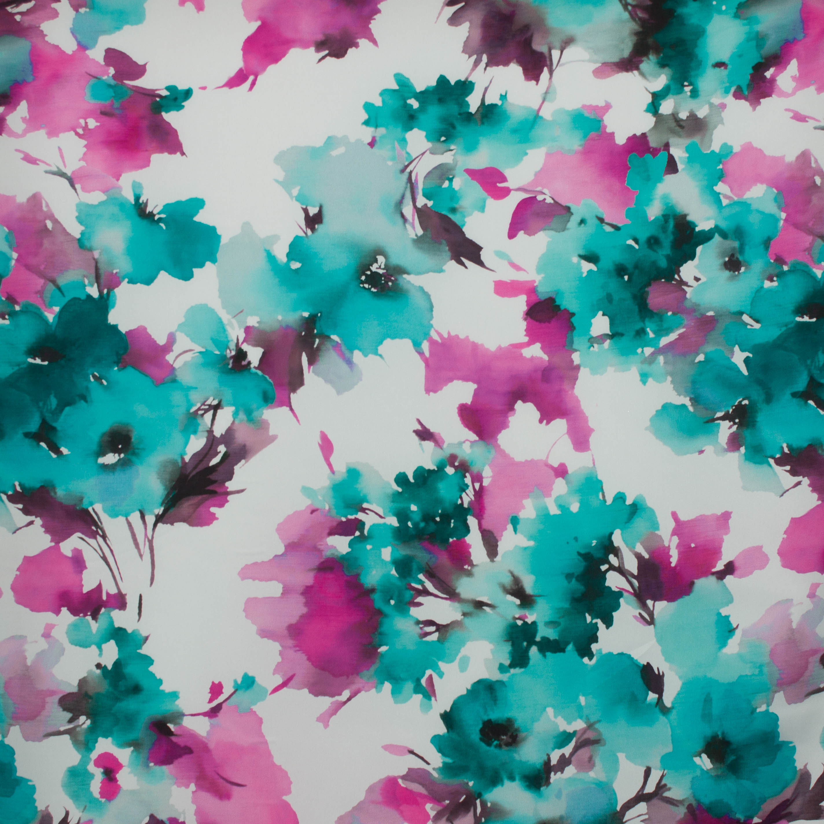 Satijn wit met fuchsia / turquoise bloemen   - Lorré