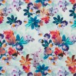 Lichte katoen kleurrijke zomerse bloemenprint