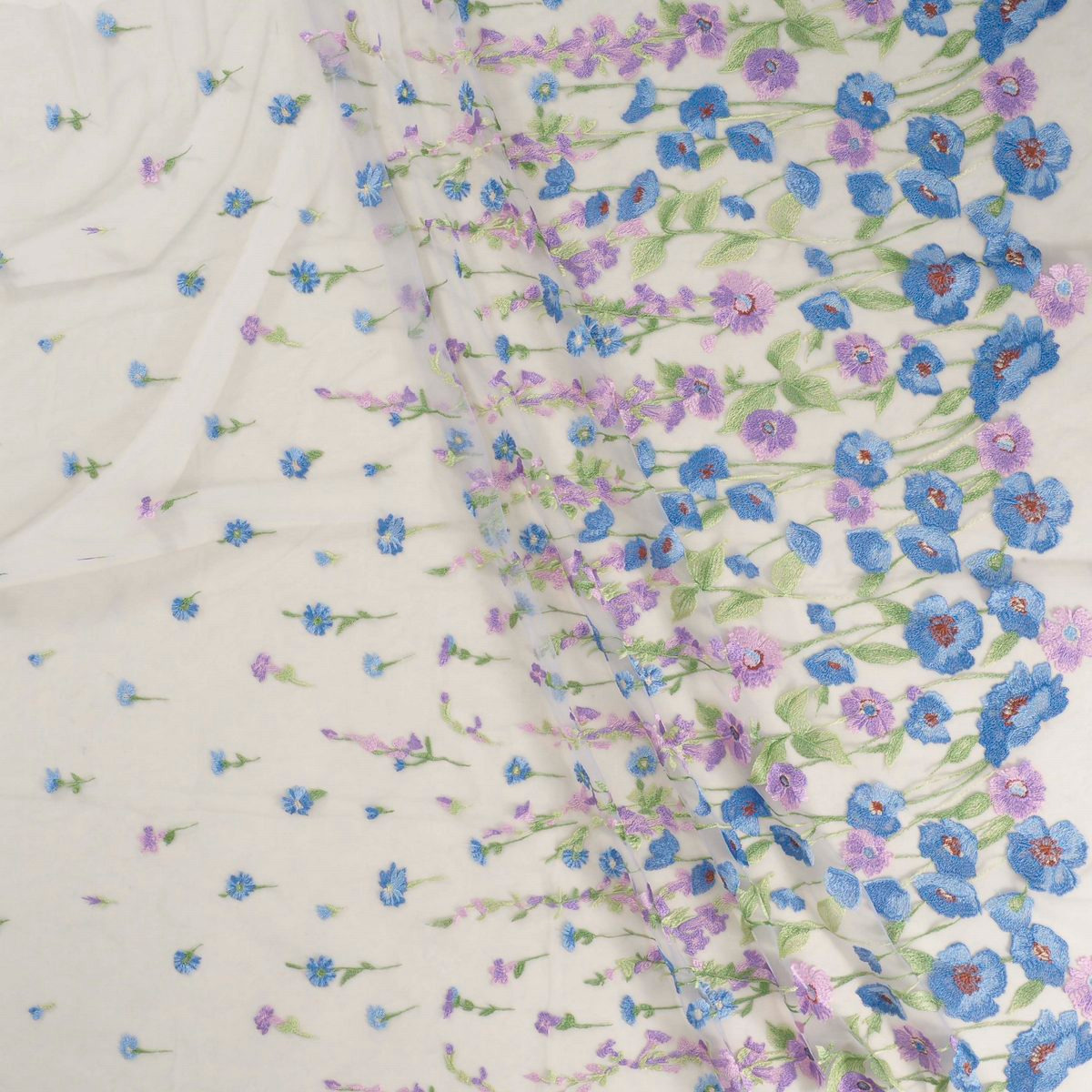 Tule geborduurd met paarse bloemen - Lorré