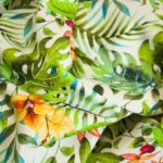 Canvas wit met bloemen en bladeren