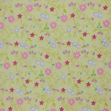 Lichtgroene katoen met roze en paarse bloempjes