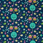 Blauwe katoen met uilen, bomen en vogels