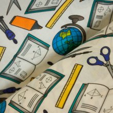 katoen wit met schoolmateriaal