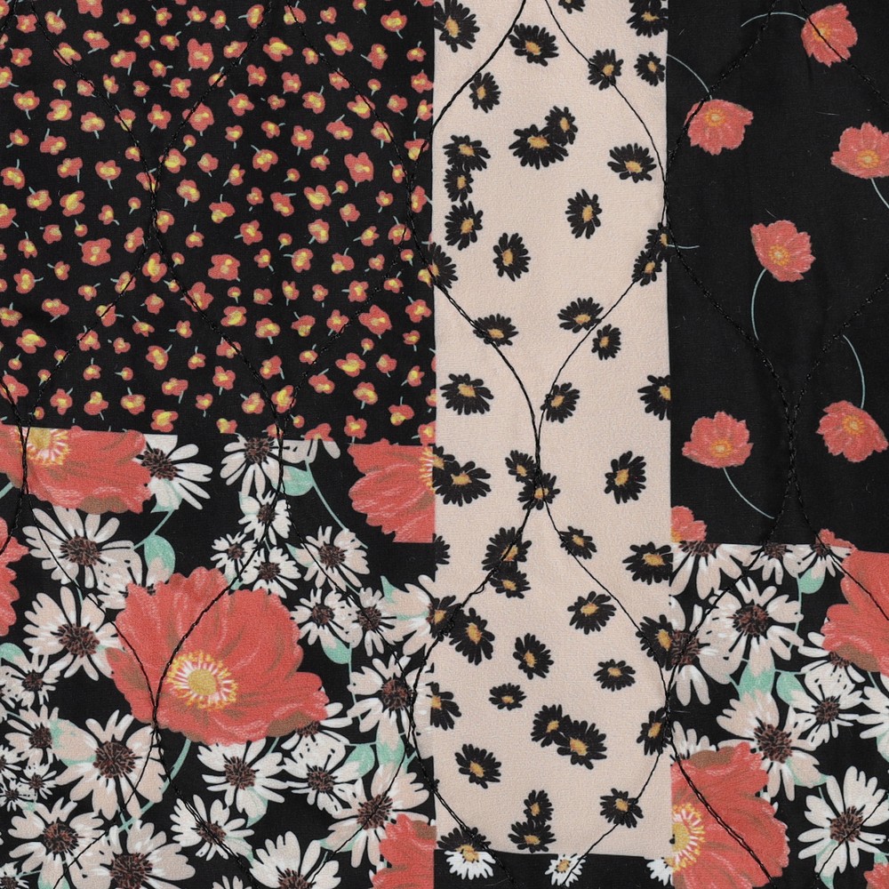 Matelassé zwart, roos met bloemen