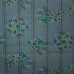 Katoen donker grijsblauw met bloemen