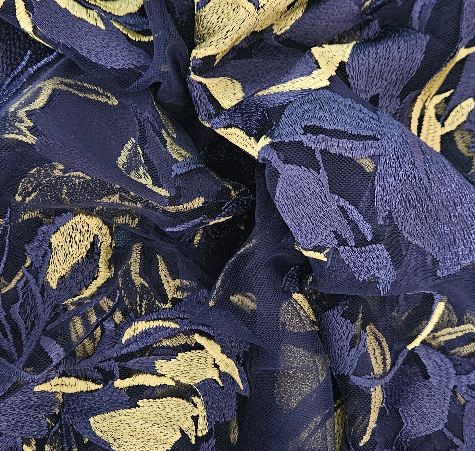 Kant nachtblauw met gele bloemen - Lorré