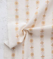 Katoen wit met geborduurde gele bloempjes