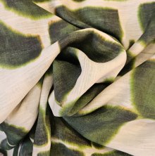 Shiny viscose mix met groene print