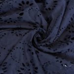 Broderie donkerblauw met bloemen