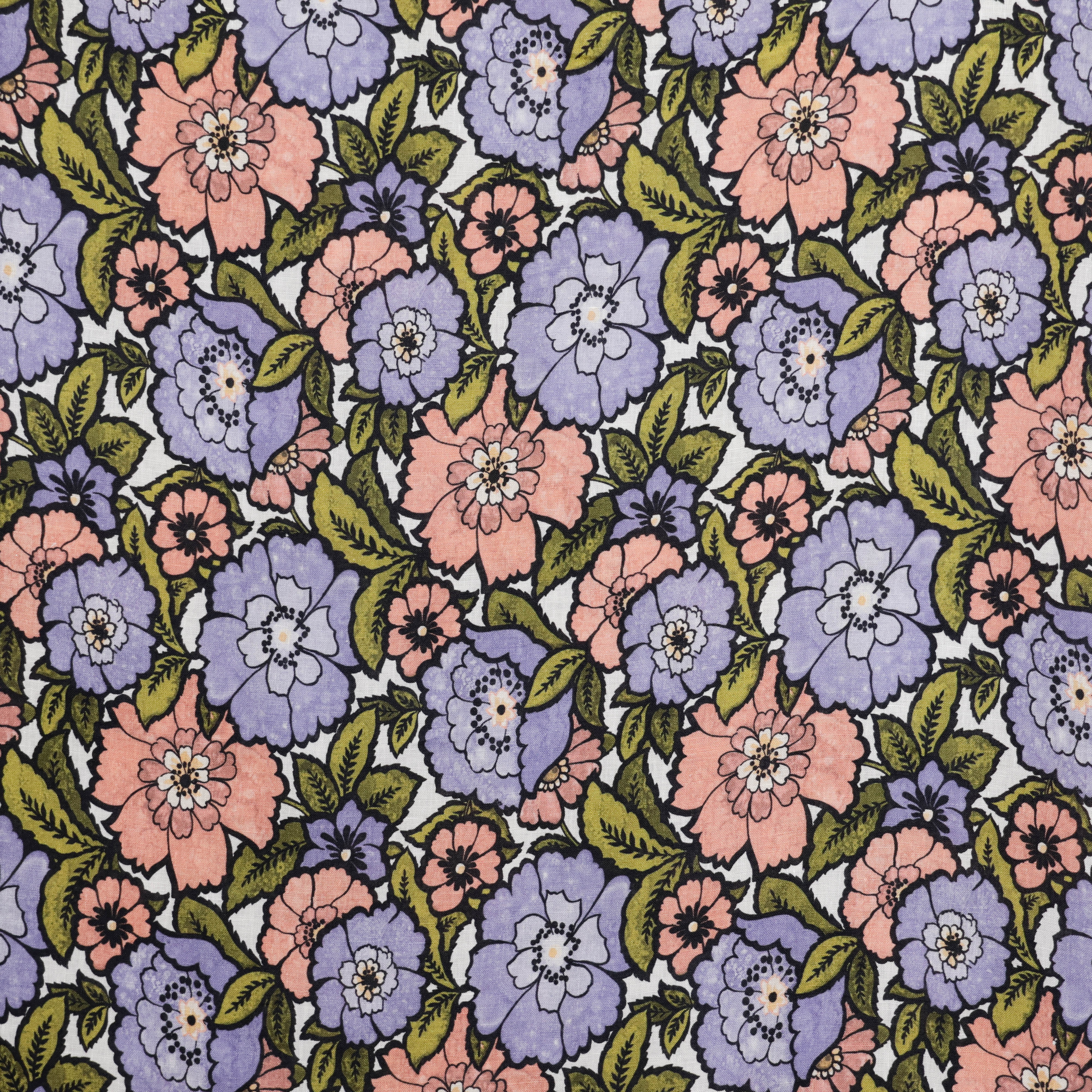 Linnen zalmroze en paarse bloemen