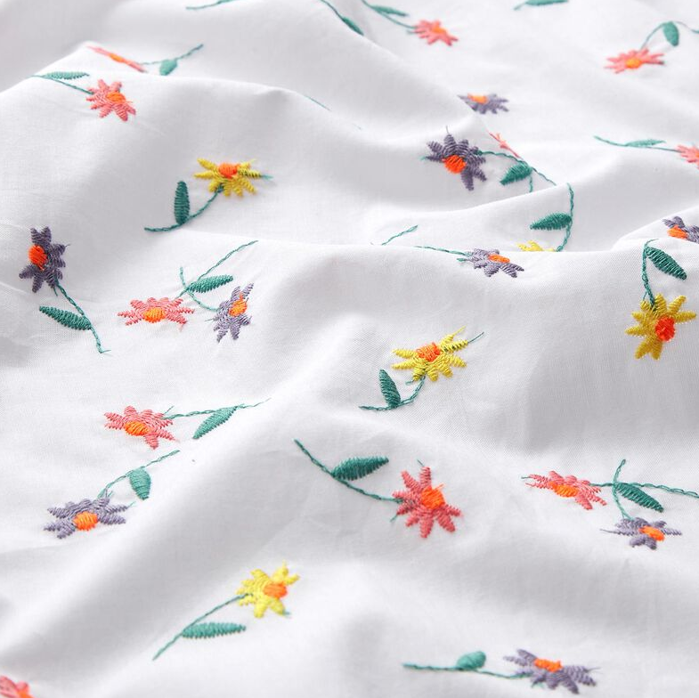 Broderie voile wit met fluo bloemetjes