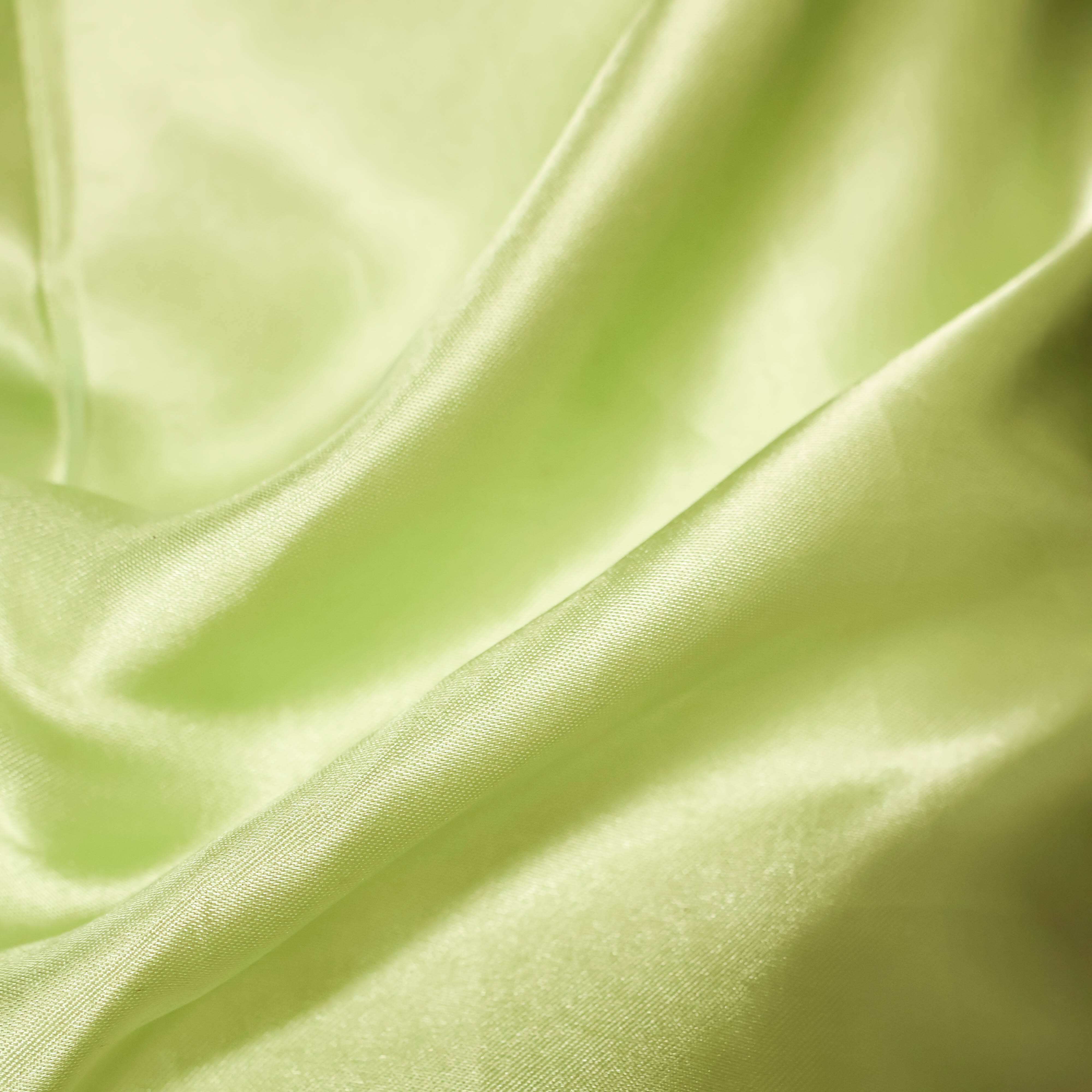 Satijn groen / geel met golvende lijn langs rand