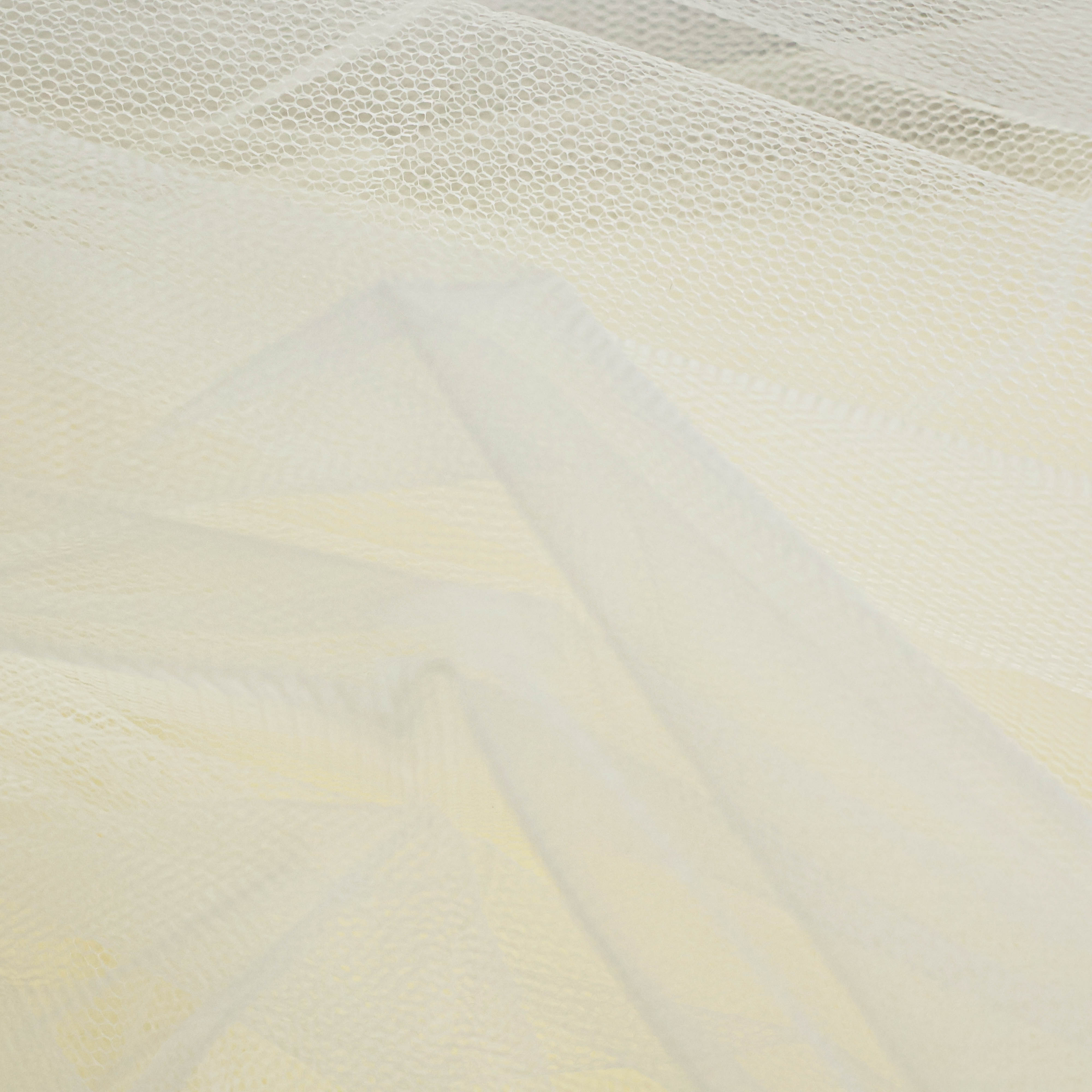 Tule ivory wit
