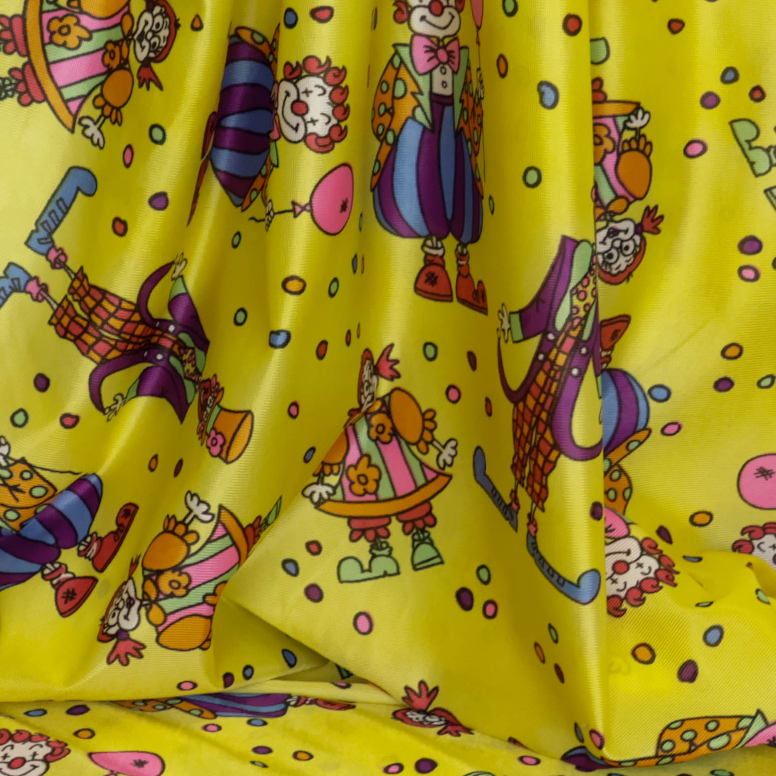 Polyester geel met clownpatroon