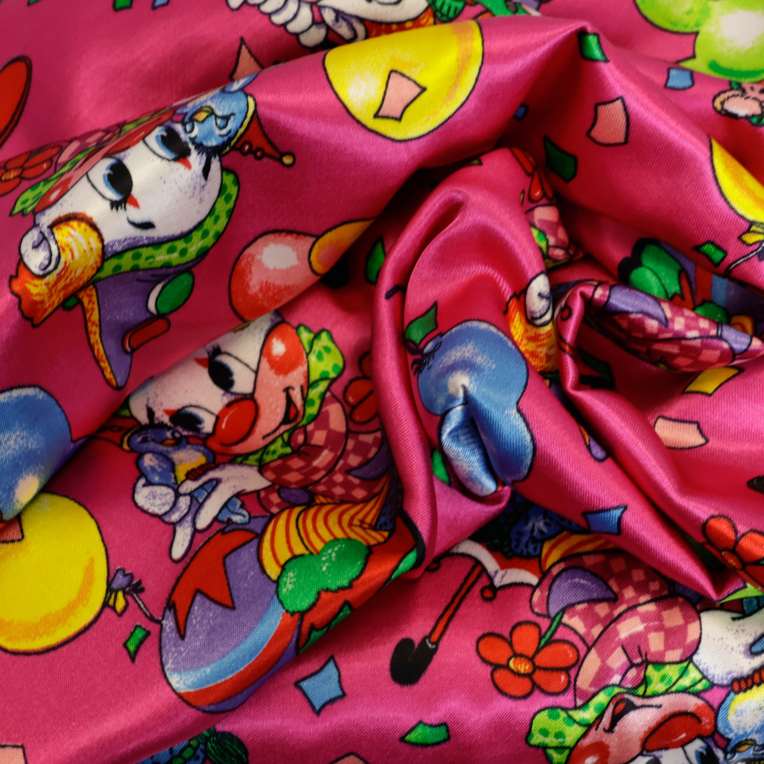 Polyester roze met clownpatroon